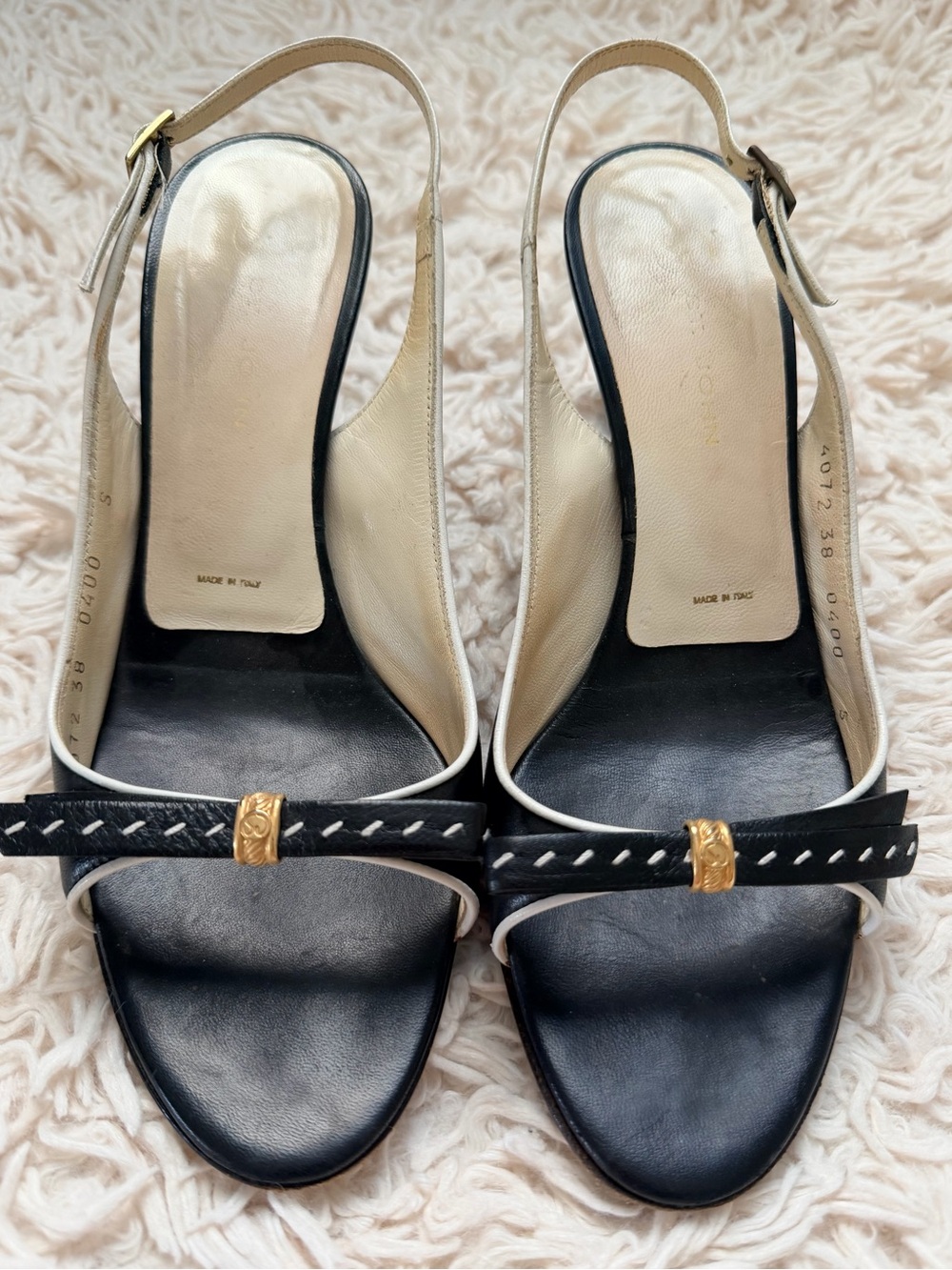 🎀 St. John Black & Cream Leather Slingback Sandals w/ Bow & Gold Accent (S 38)